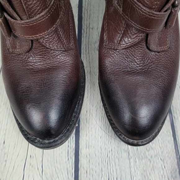 VINCE CAMUTO | Dassia leather burnished toe & heel buckle heeled boots - Picture 3 of 9